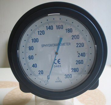 Certeza Clock Type Aneroid Sphygmomanometer CR-1008